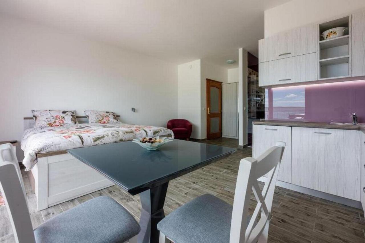 Apartmani Rino Dramalj Bagian luar foto